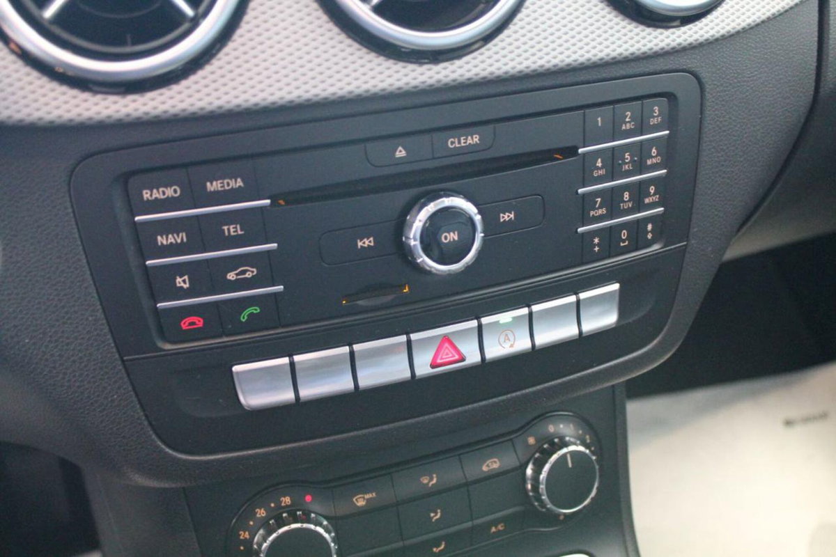 Mercedes-Benz Classe B 180 d Sport (15)