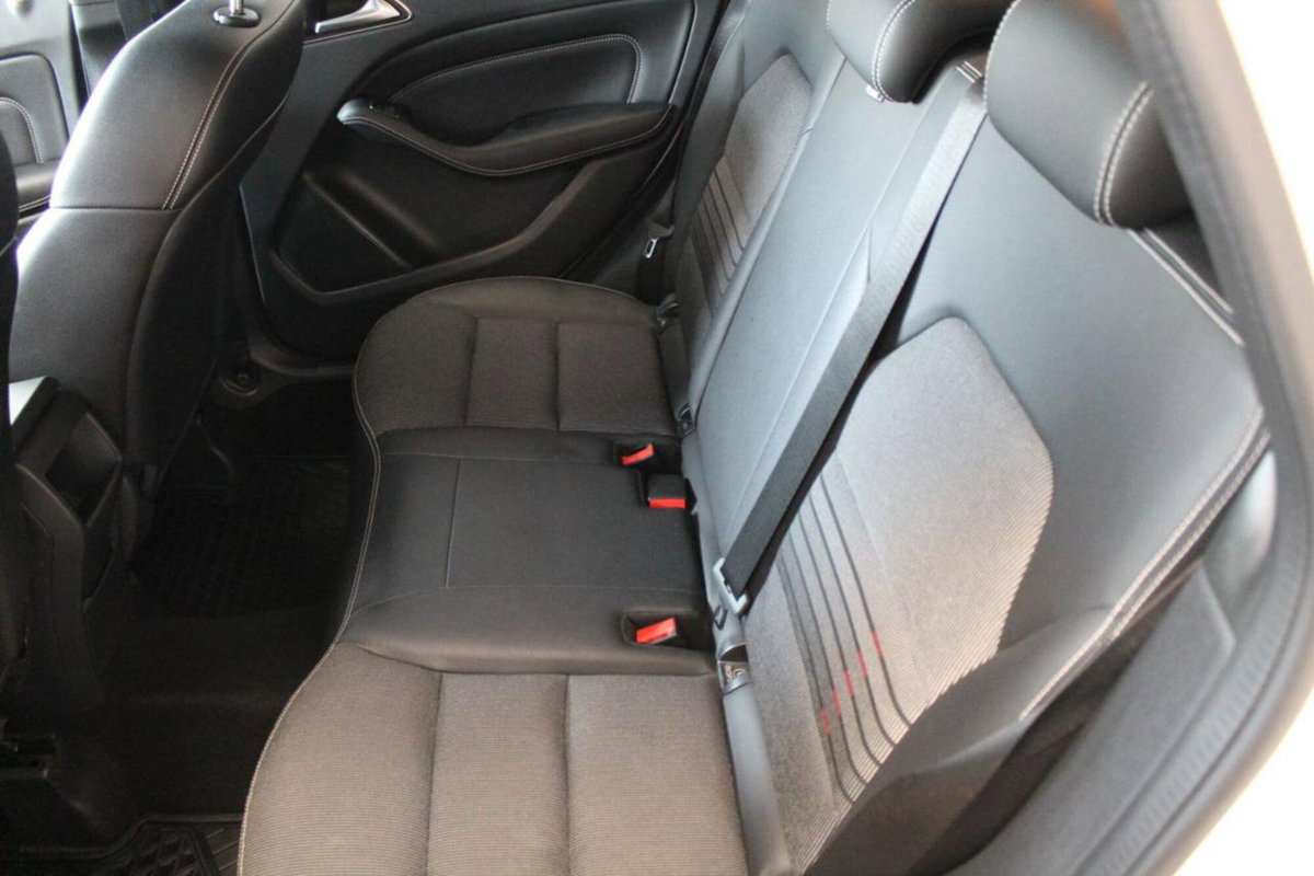 Mercedes-Benz Classe B 180 d Sport (9)