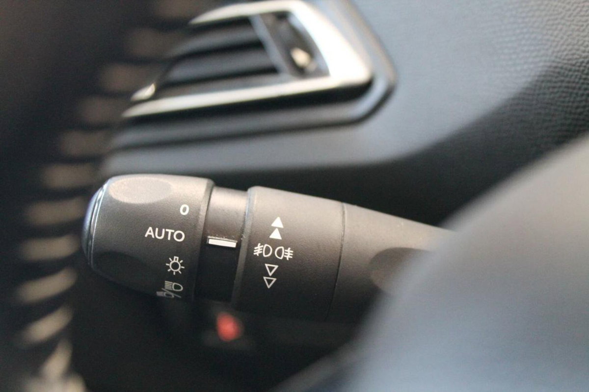 Peugeot 308 SW BlueHDi 130 S&S Business (13)