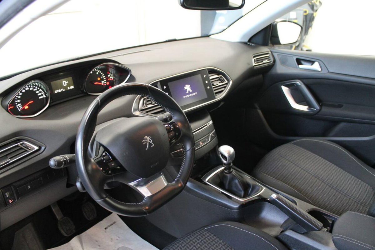 Peugeot 308 SW BlueHDi 130 S&S Business (7)