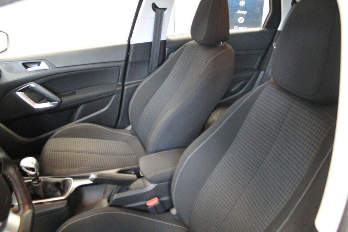 Peugeot 308 SW BlueHDi 130 S&S Business (8)