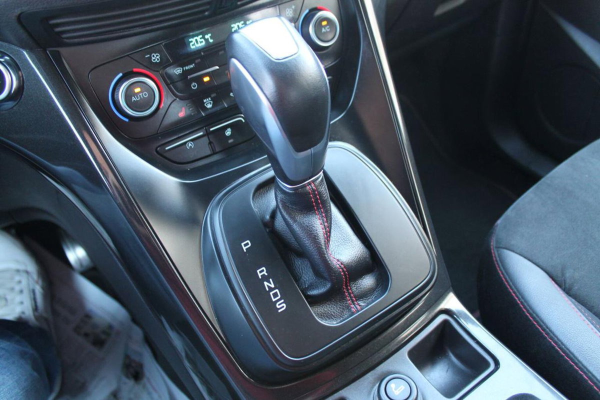 Ford Kuga 2.0 TDCI 150 CV S&S 4WD Powershift ST-Line (18)