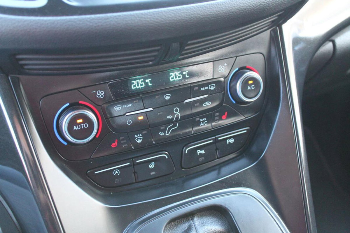 Ford Kuga 2.0 TDCI 150 CV S&S 4WD Powershift ST-Line (19)
