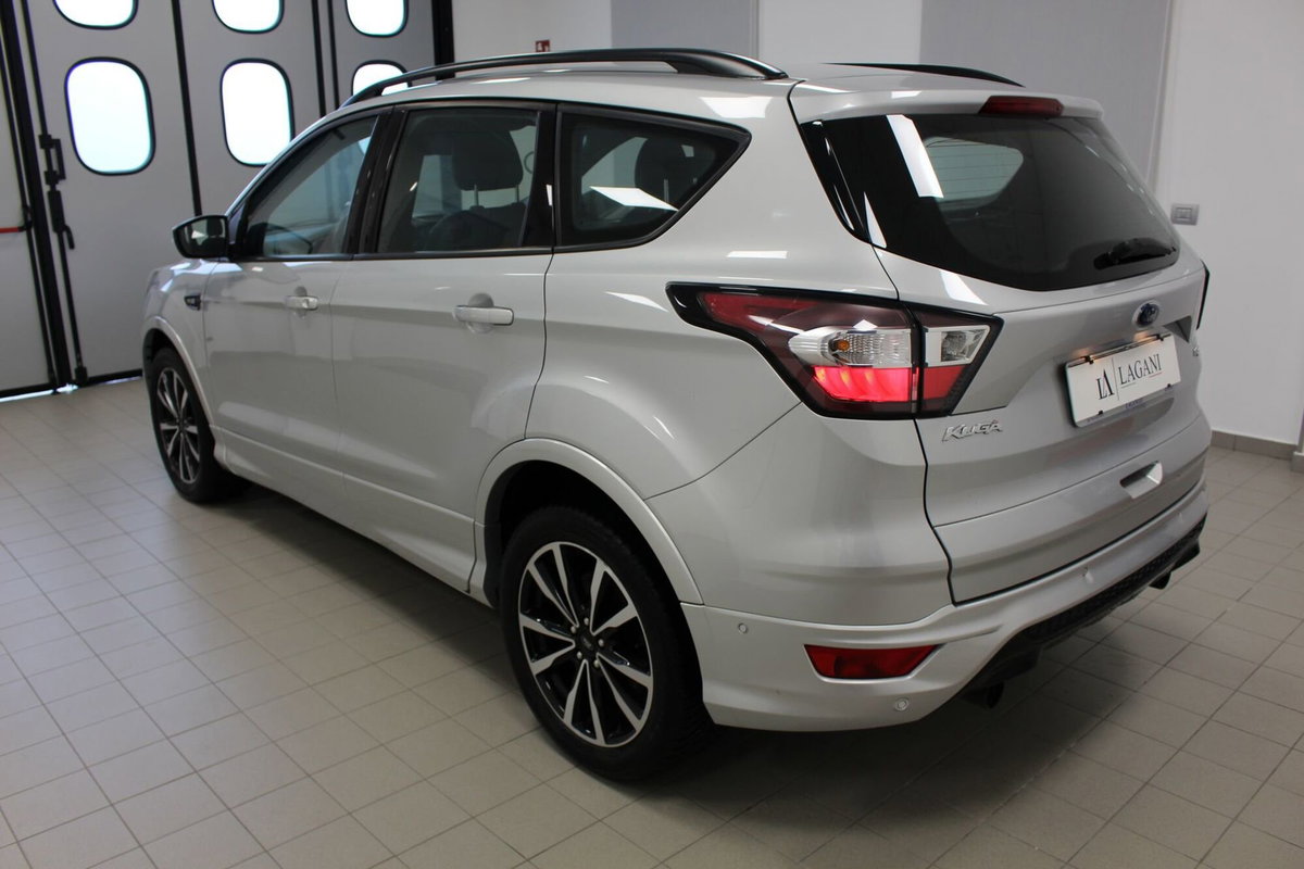 Ford Kuga 2.0 TDCI 150 CV S&S 4WD Powershift ST-Line (6)
