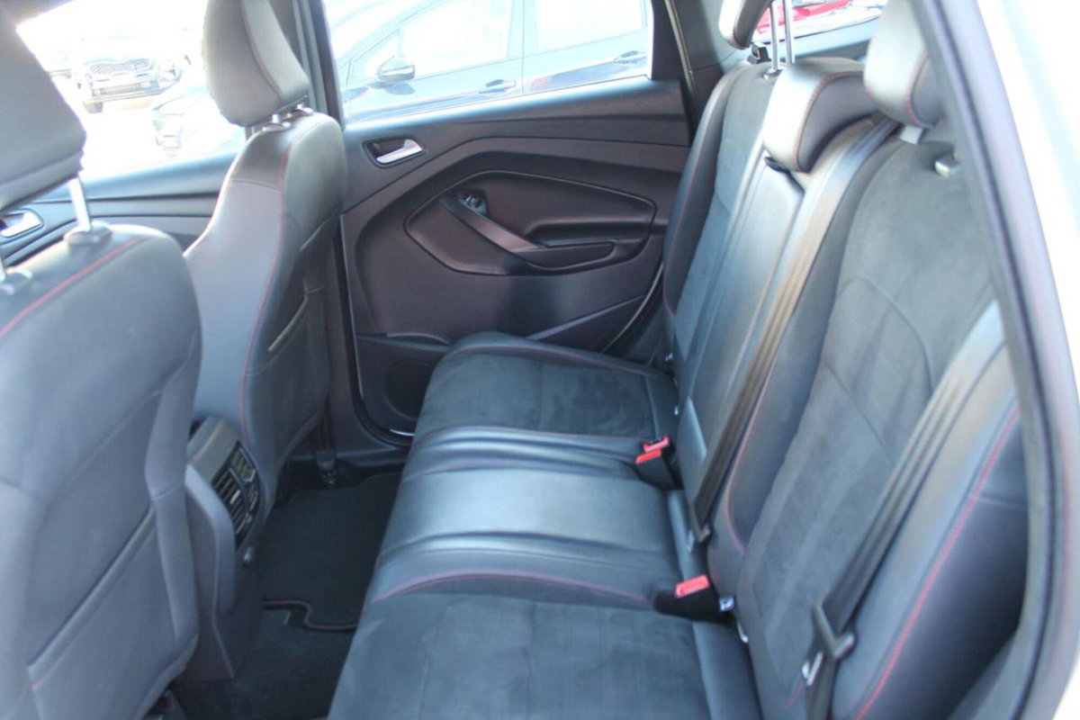 Ford Kuga 2.0 TDCI 150 CV S&S 4WD Powershift ST-Line (9)