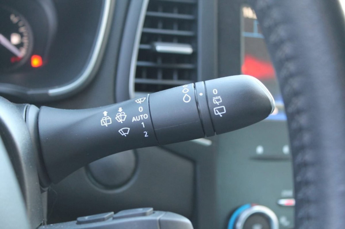 Renault Mégane Sporter Blue dCi 115 CV EDC Intens (14)