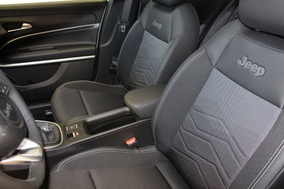 Jeep Avenger 1.2 turbo Summit fwd 100cv (8)