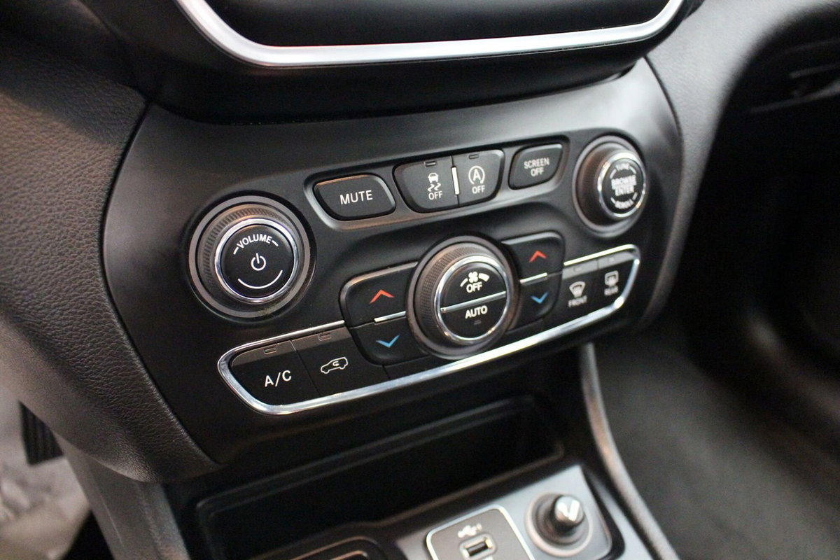 Jeep Cherokee 2.2 Mjt Longitude (16)