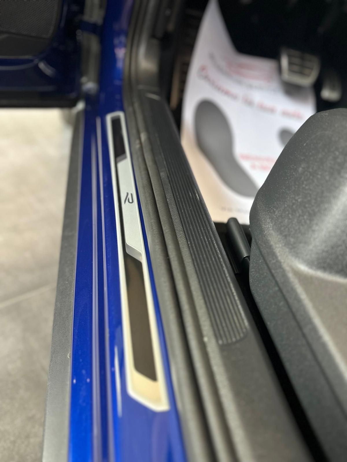 Volkswagen T-Roc 2.0 tdi R-Line 4motion 150cv dsg (11)