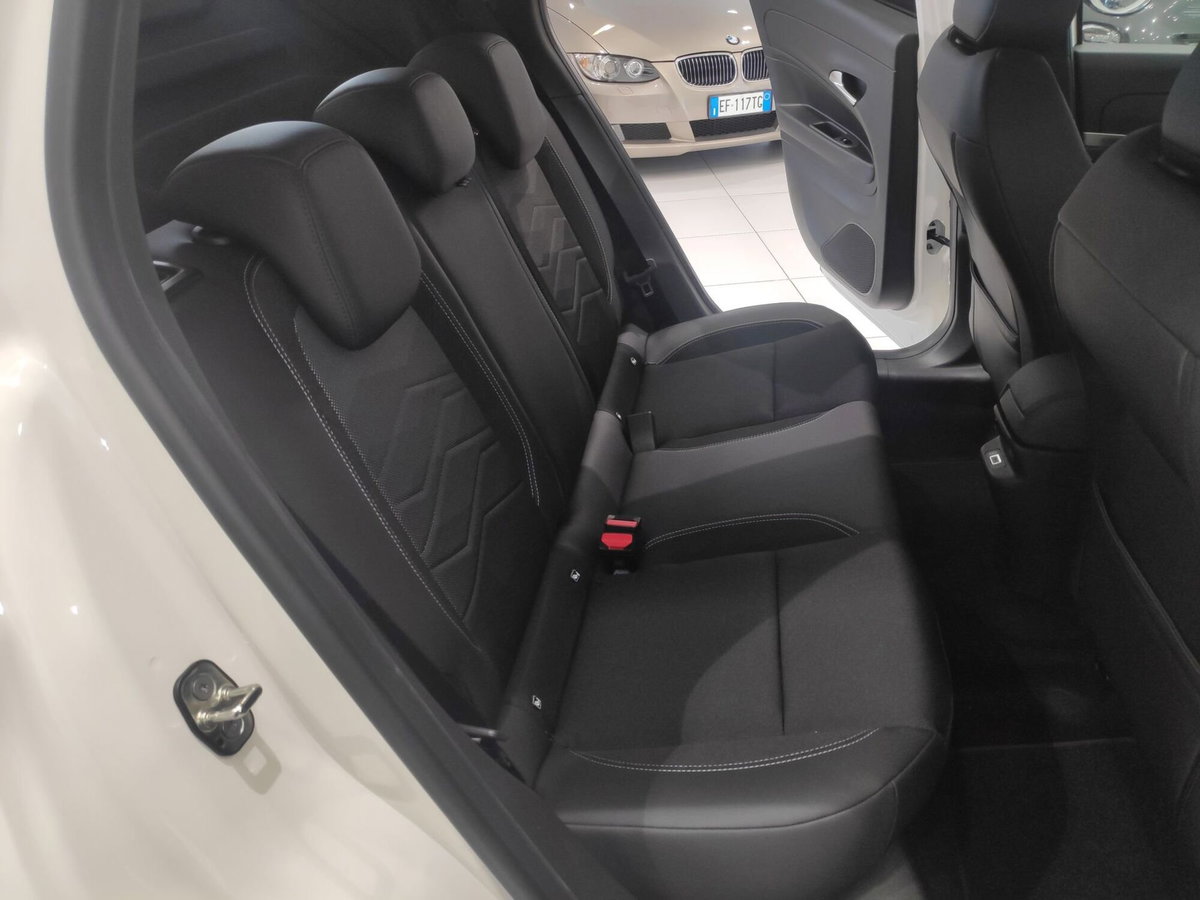 Jeep Avenger 1.2 turbo Summit fwd 100cv (6)