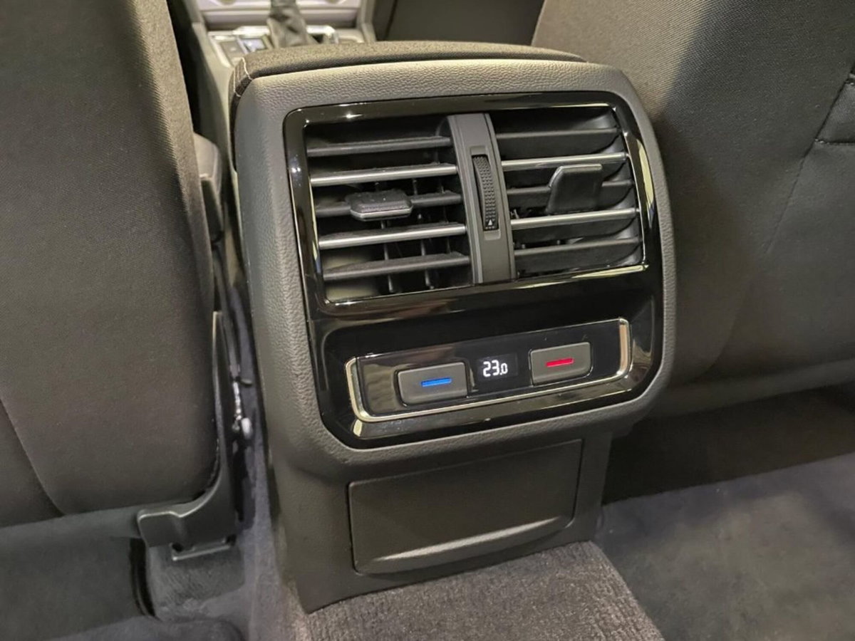 Volkswagen Passat Variant 2.0 TDI DSG Executive BlueMotion Tech. (17)