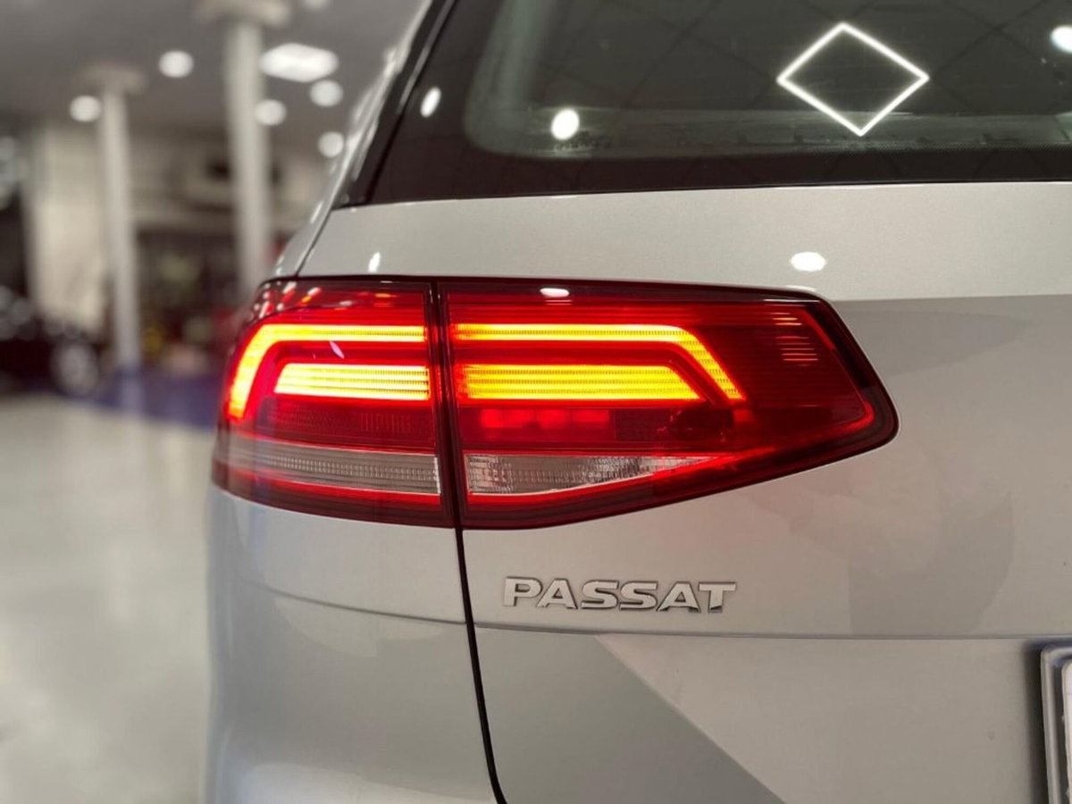 Volkswagen Passat Variant 2.0 TDI DSG Executive BlueMotion Tech. (6)