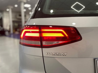 Volkswagen Passat Variant 2.0 TDI DSG Executive BlueMotion Tech. (6)