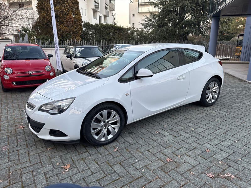 Opel Astra GTC 1.7 CDTI 110CV 3 porte Cosmo