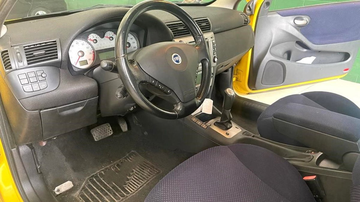 Fiat Stilo 2.4i 20V Selespeed 3 porte Abarth (11)