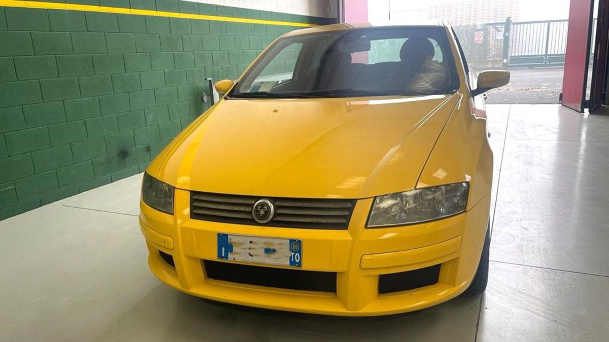 Fiat Stilo 2.4i 20V Selespeed 3 porte Abarth (2)