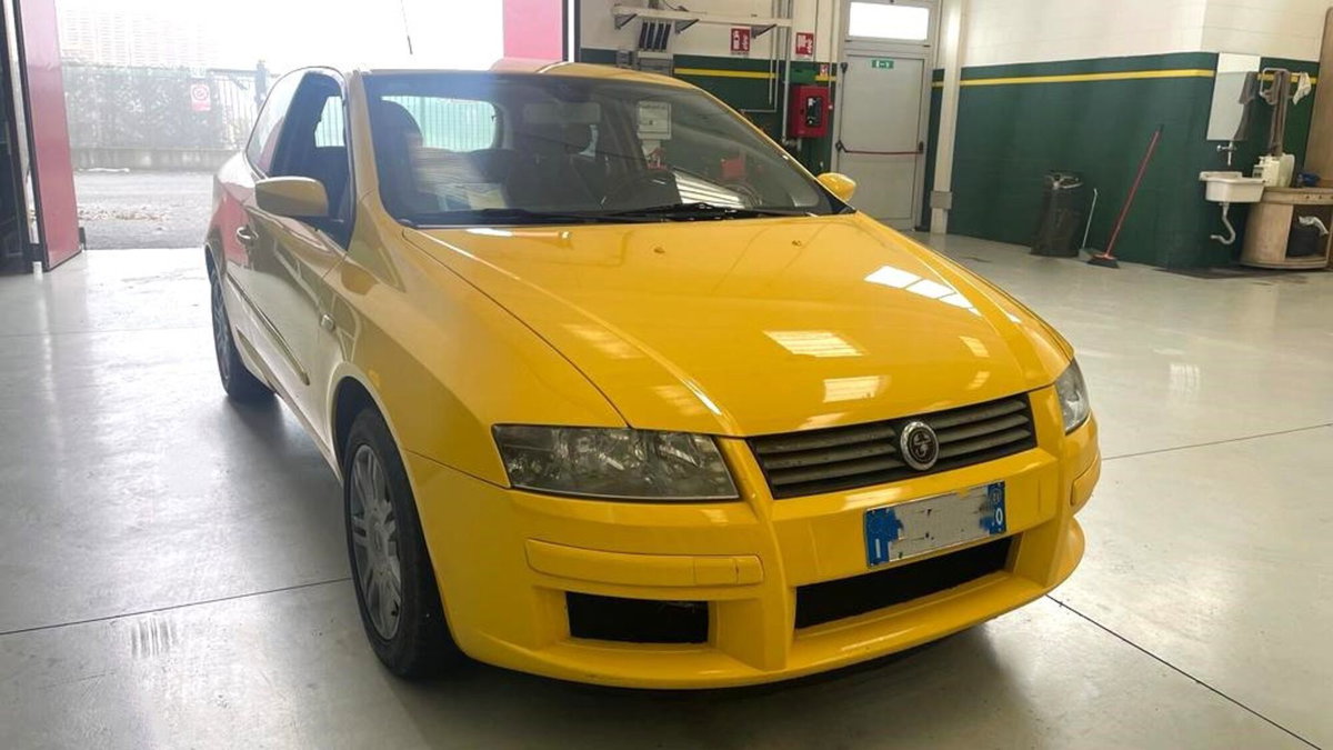 Fiat Stilo 2.4i 20V Selespeed 3 porte Abarth (4)