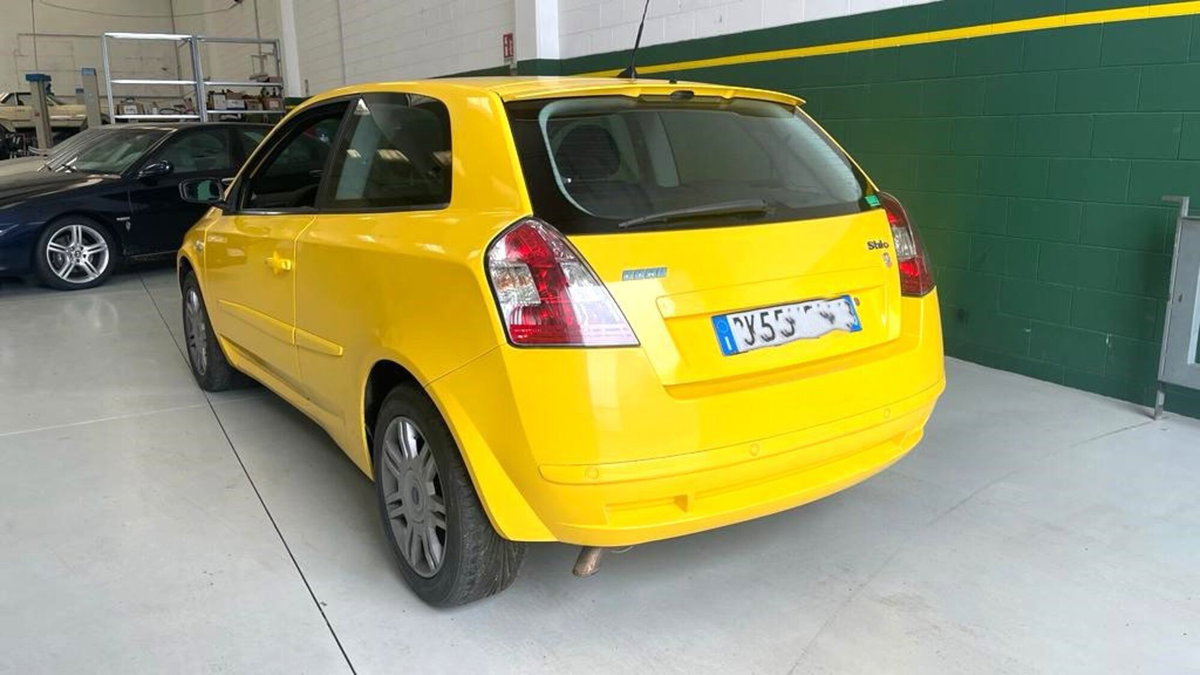 Fiat Stilo 2.4i 20V Selespeed 3 porte Abarth (6)