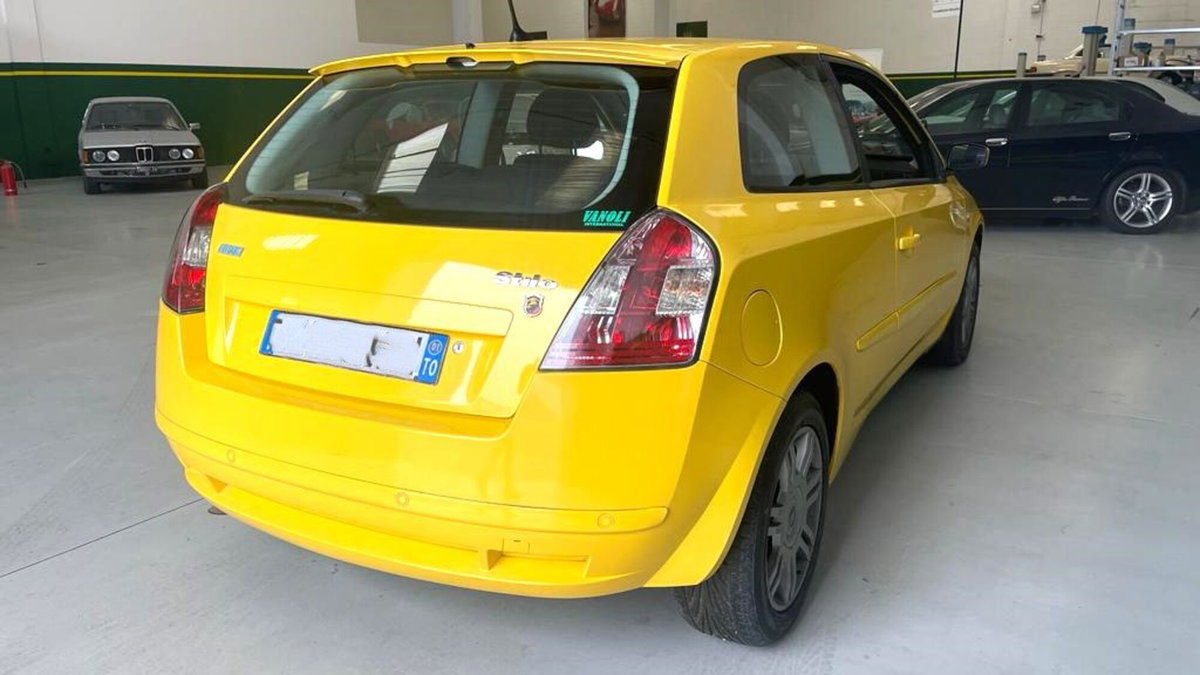Fiat Stilo 2.4i 20V Selespeed 3 porte Abarth (8)