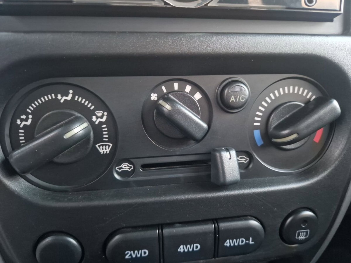 Suzuki Jimny 1.3 4WD Evolution (18)