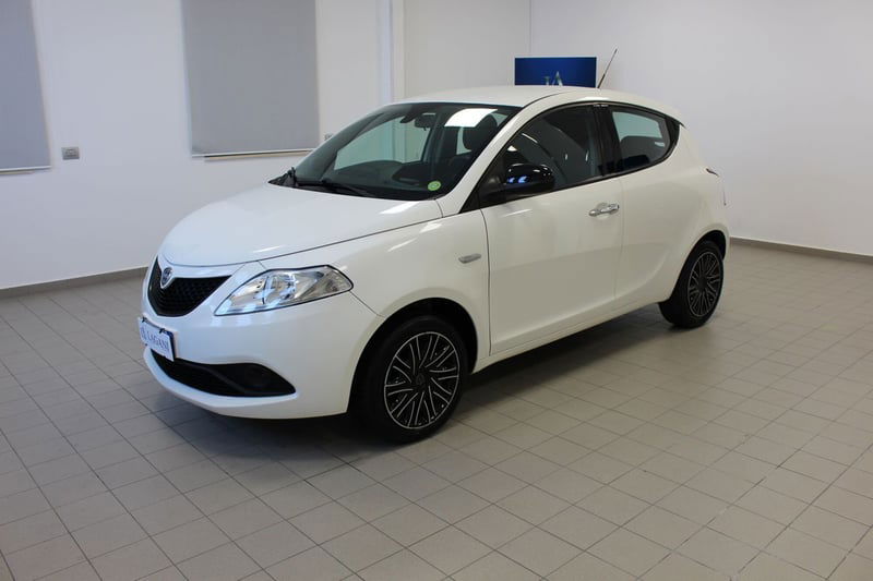 Lancia Ypsilon 1.2 69 CV 5 porte Gold