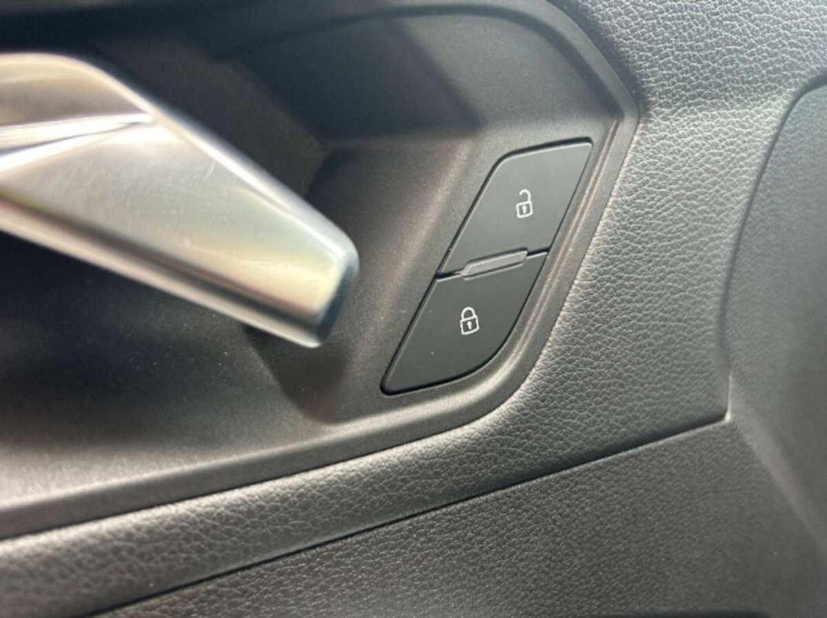 Audi Q3 Sportback 35 TDI quattro Business Plus (13)