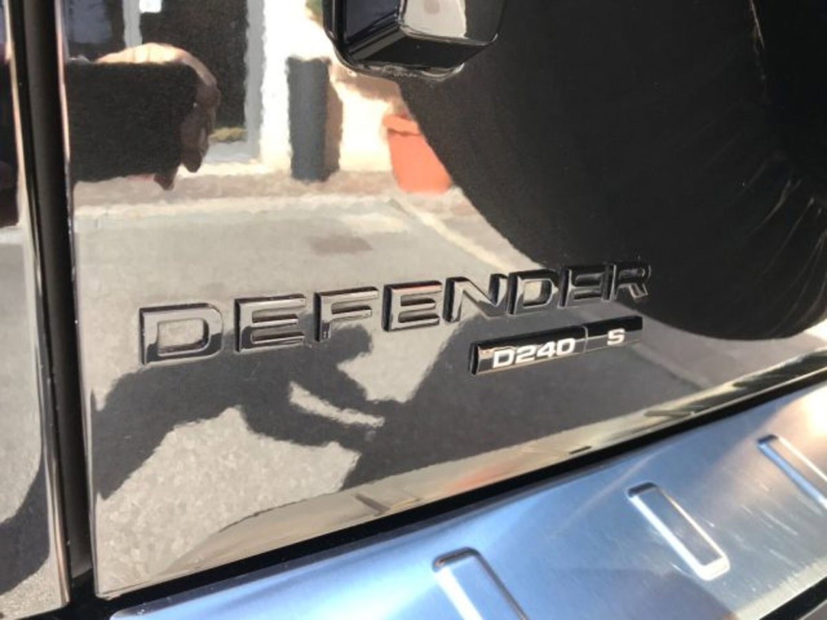 Land Rover Defender 110 2.0 SD4 240CV AWD Auto (16)