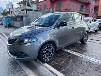 Lancia Ypsilon 1.0 FireFly 5 porte S&S Hybrid Ecochic Gold  usata
