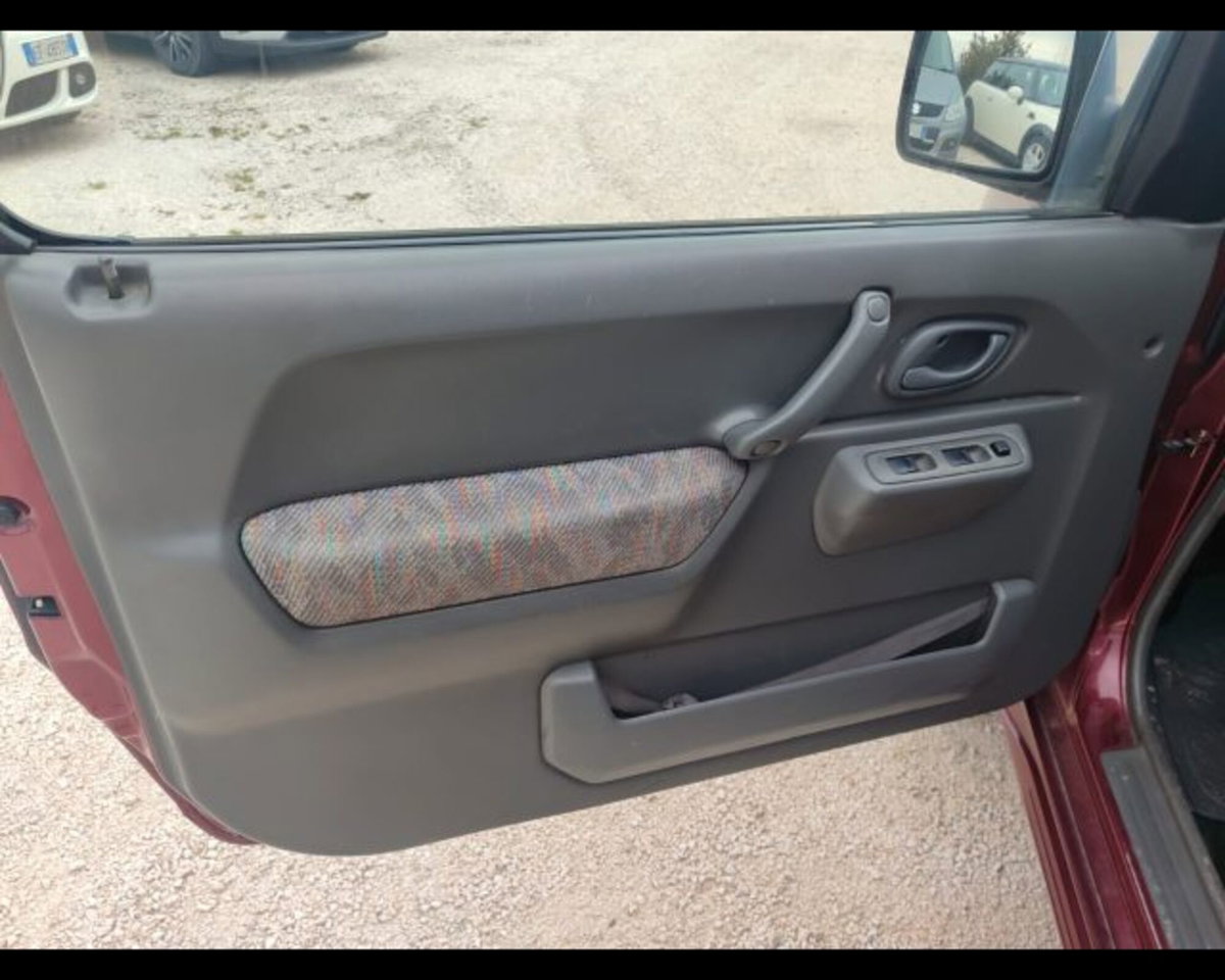 Suzuki Jimny 1.3i 16V cat 4WD JLX (11)