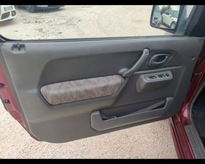 Suzuki Jimny 1.3i 16V cat 4WD JLX (11)
