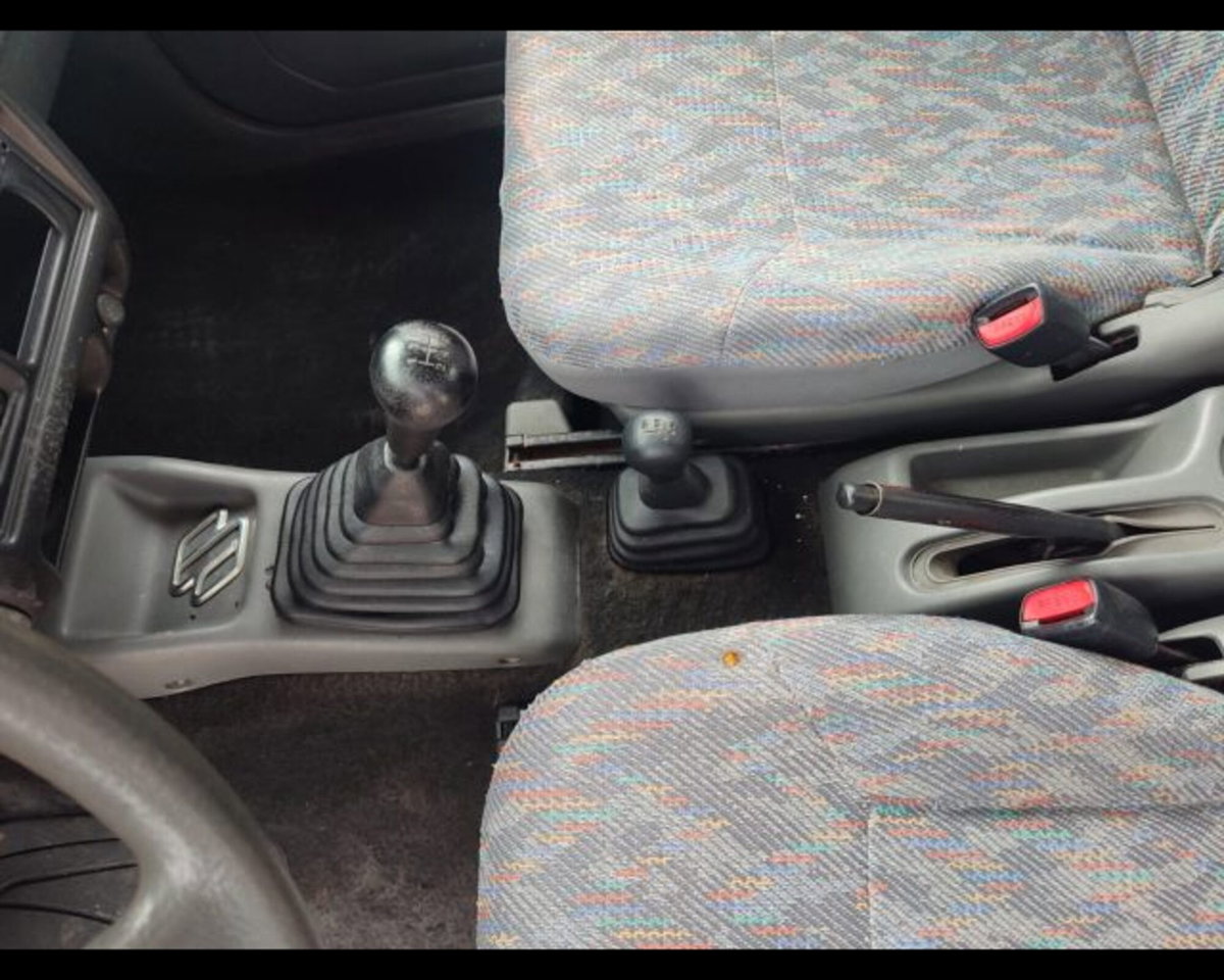Suzuki Jimny 1.3i 16V cat 4WD JLX (14)
