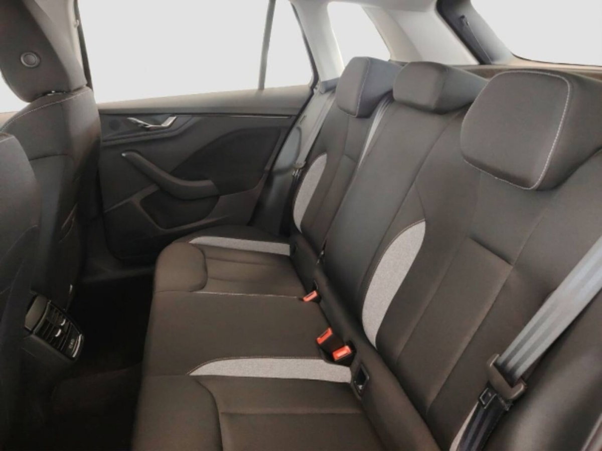 Skoda Kamiq 1.0 tsi 130 Edition 95cv (12)