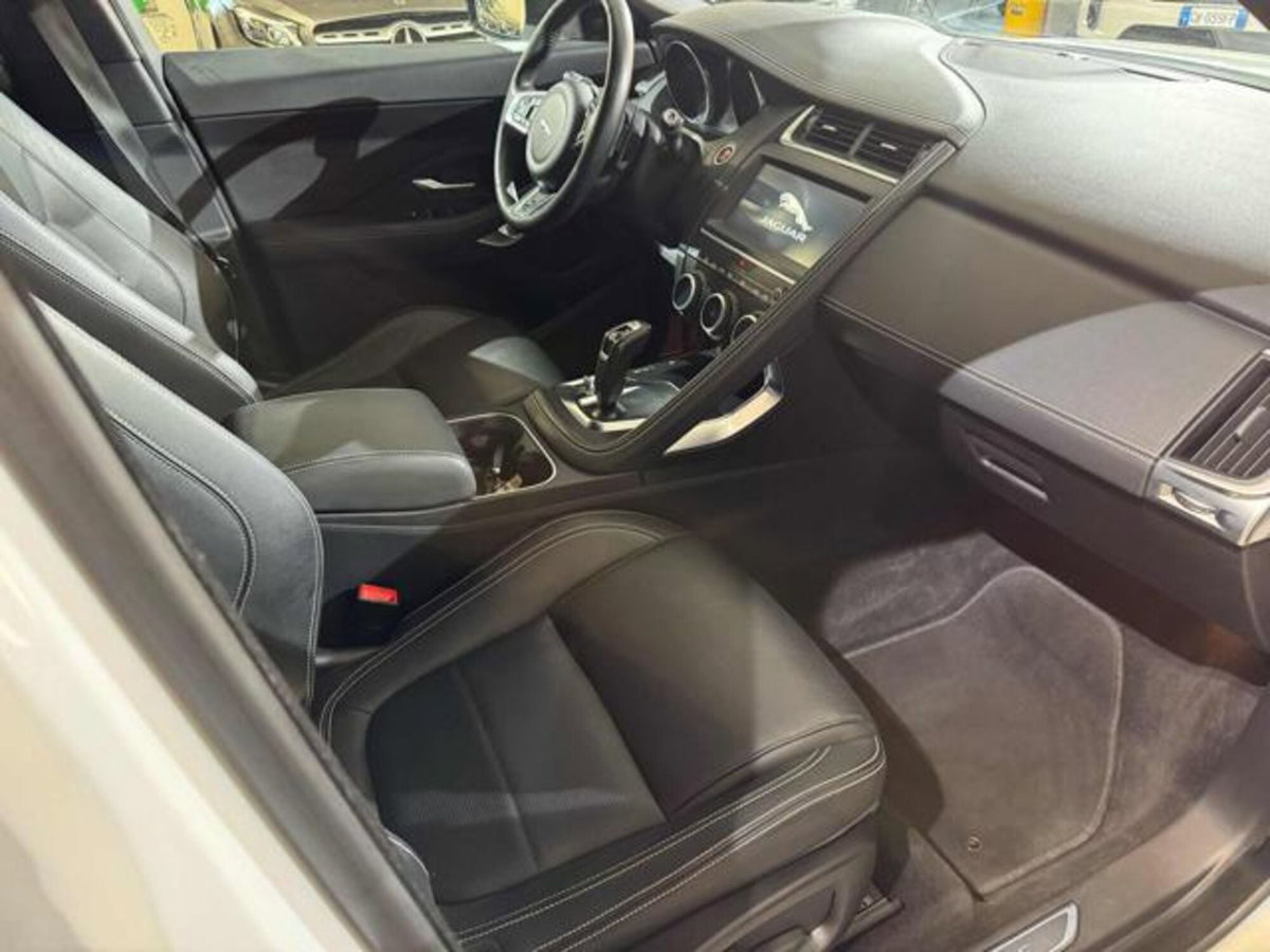 Jaguar E-Pace 2.0D 150 CV AWD aut. R-Dynamic HSE (11)