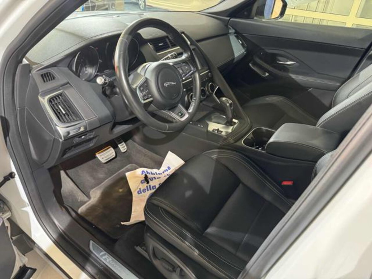 Jaguar E-Pace 2.0D 150 CV AWD aut. R-Dynamic HSE (15)