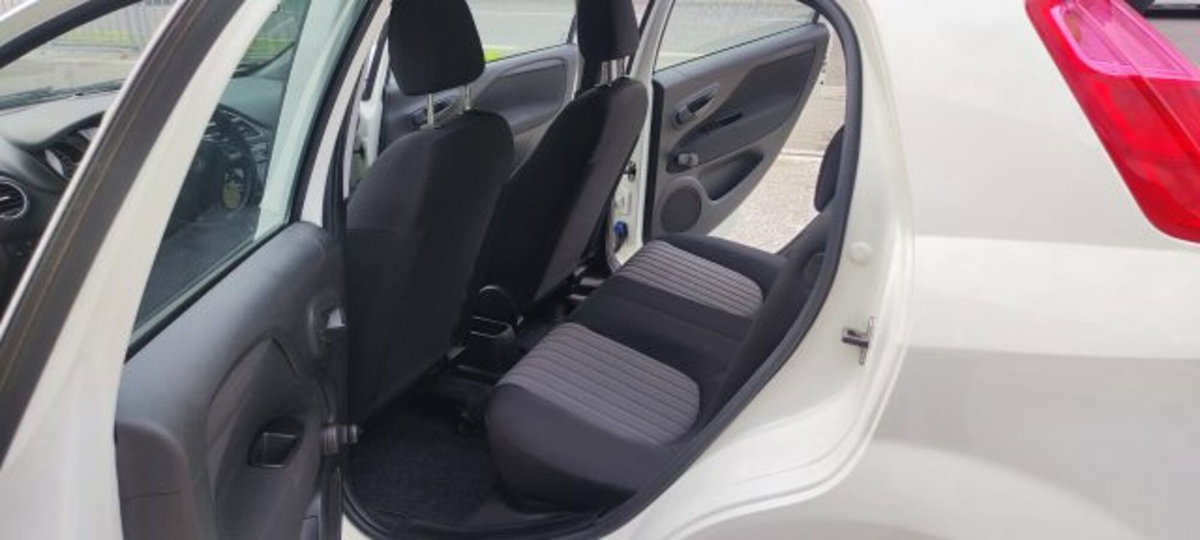 Fiat Punto 1.3 MJT II S&S 95 CV 5 porte Easy (12)