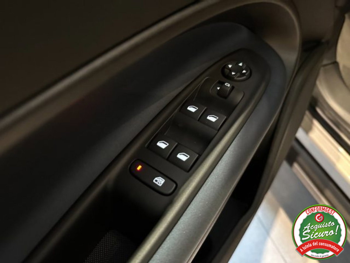 Alfa Romeo Junior 1.2 ibrida 145cv edct6 (16)