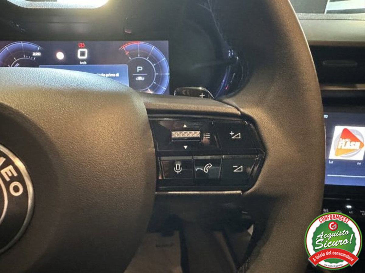Alfa Romeo Junior 1.2 ibrida 145cv edct6 (18)