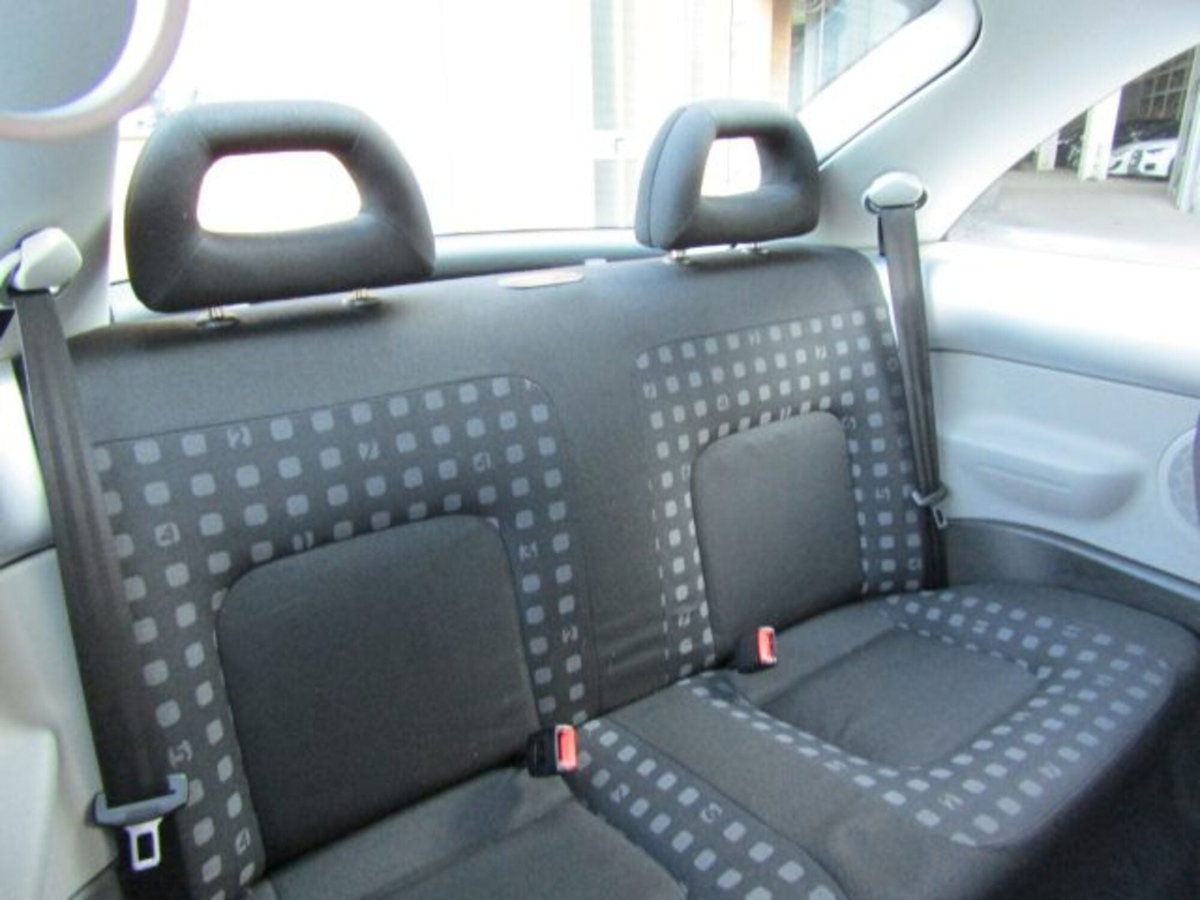 Volkswagen Maggiolino 2.0 TSI DSG Sport (11)