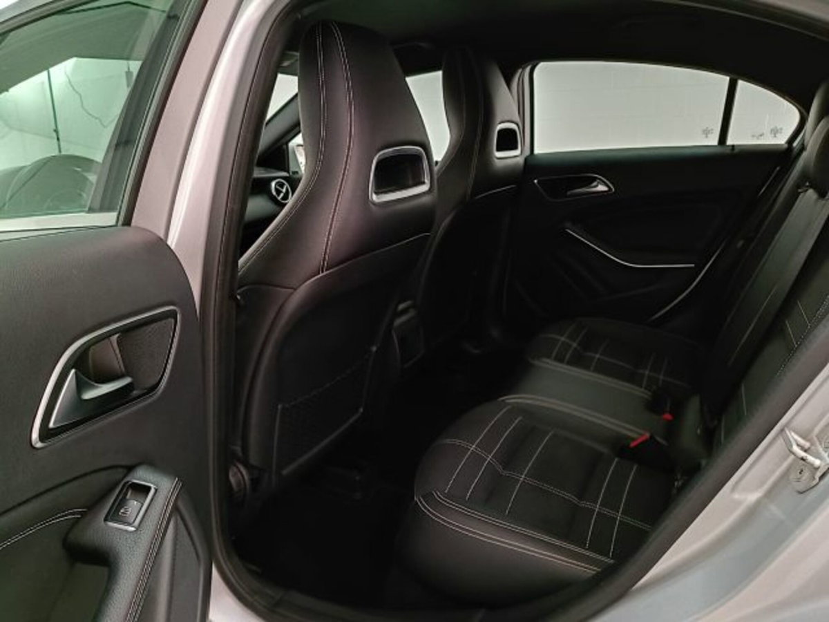 Mercedes-Benz Classe A 200 d Sport (13)
