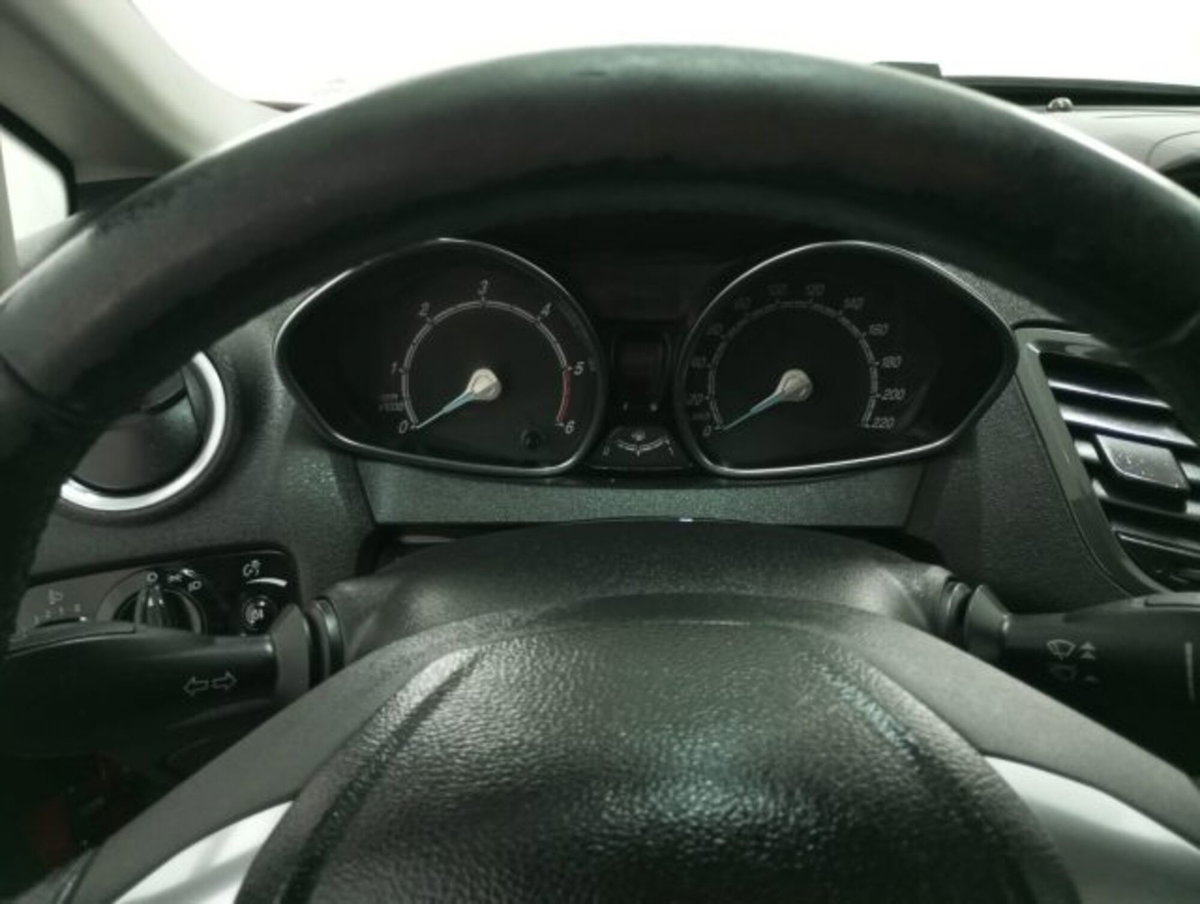 Ford Fiesta Plus 1.5 TDCi 75CV 3 porte (11)