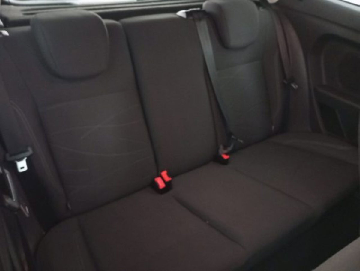 Ford Fiesta Plus 1.5 TDCi 75CV 3 porte (13)
