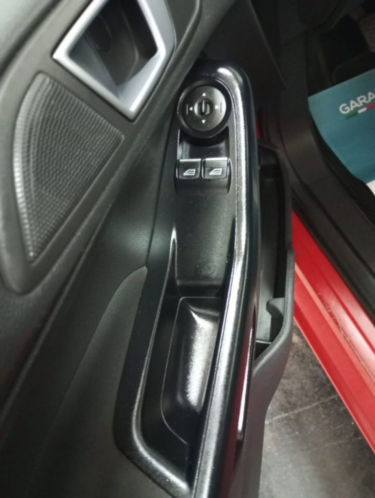 Ford Fiesta Plus 1.5 TDCi 75CV 3 porte (15)