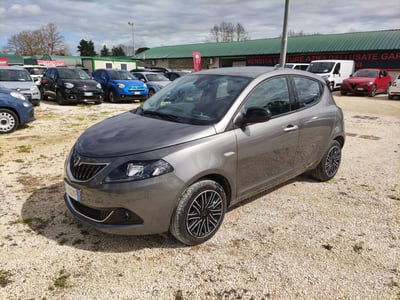Lancia Ypsilon 1.0 FireFly 5 porte S&S Hybrid Ecochic Gold  usata