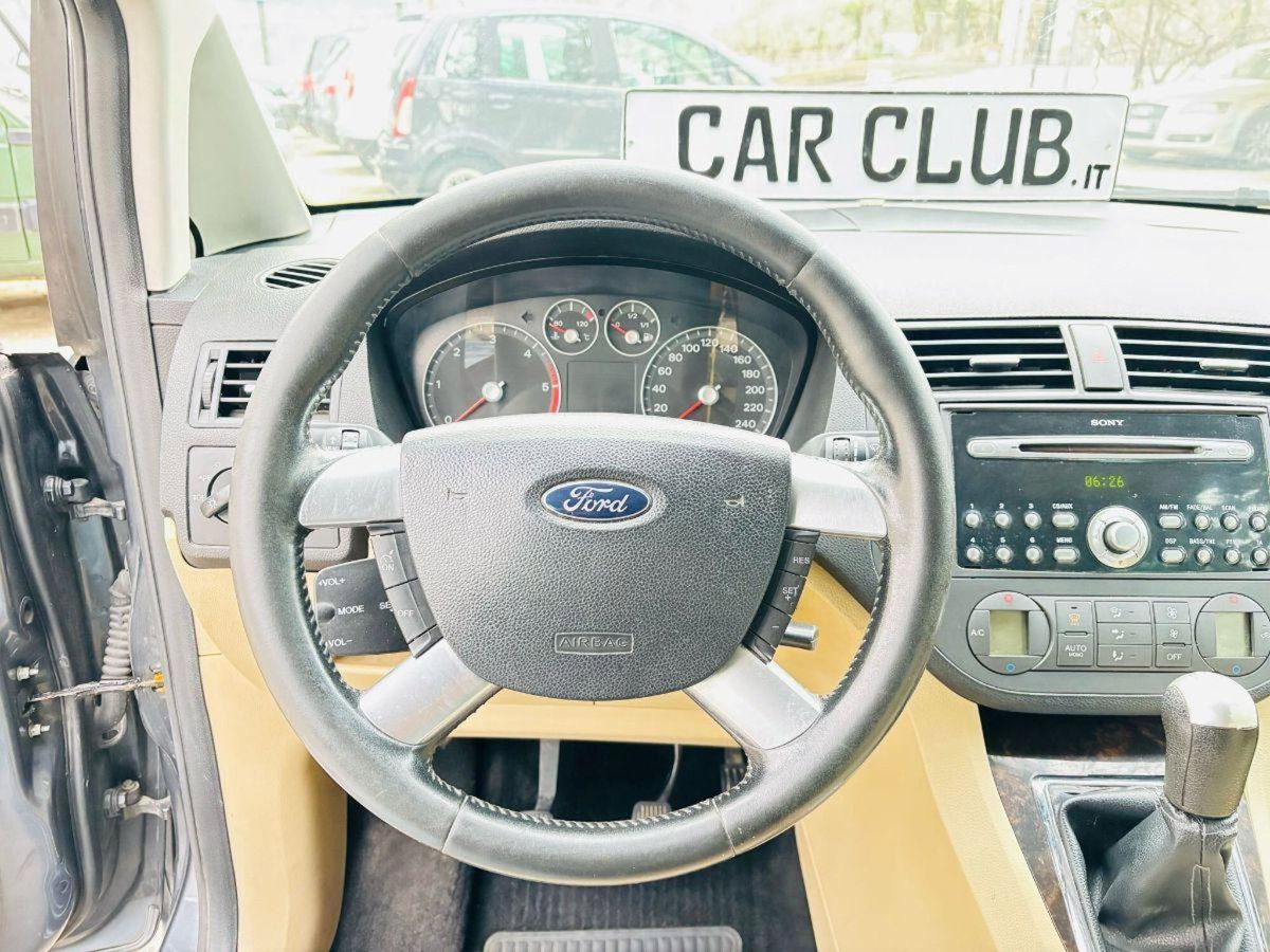 Ford C-Max 2.0 TDCi 136 CV (11)