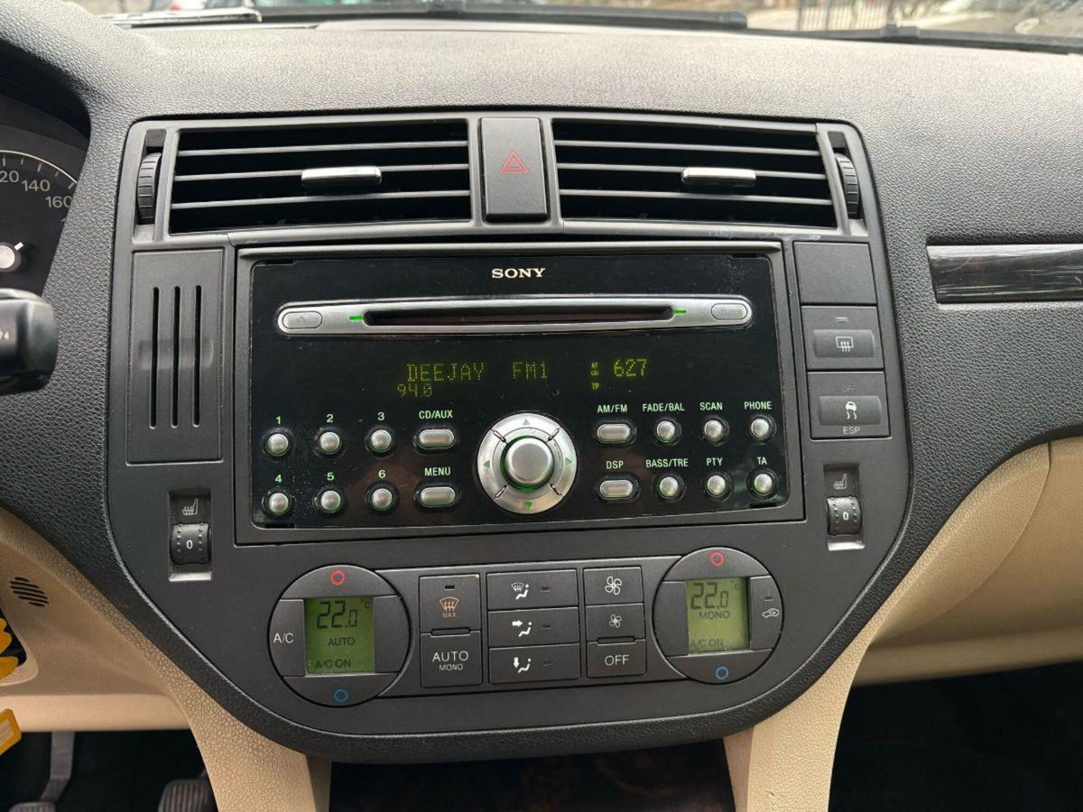 Ford C-Max 2.0 TDCi 136 CV (15)