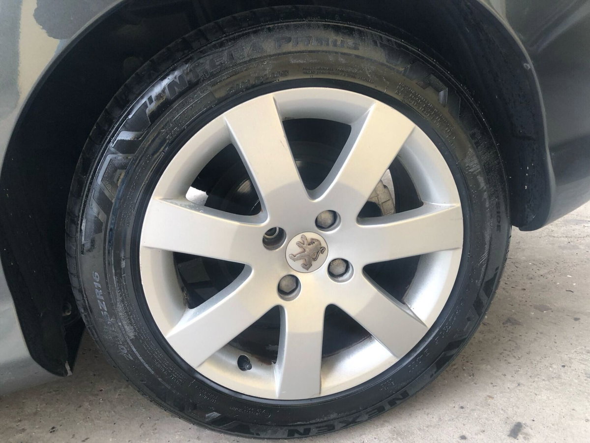 Peugeot 308 1.6 8V HDi 112CV cambio robototizzato 5p. Premium (10)