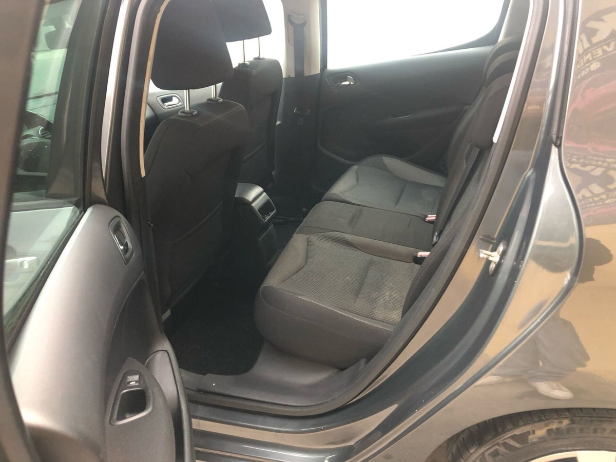 Peugeot 308 1.6 8V HDi 112CV cambio robototizzato 5p. Premium (11)