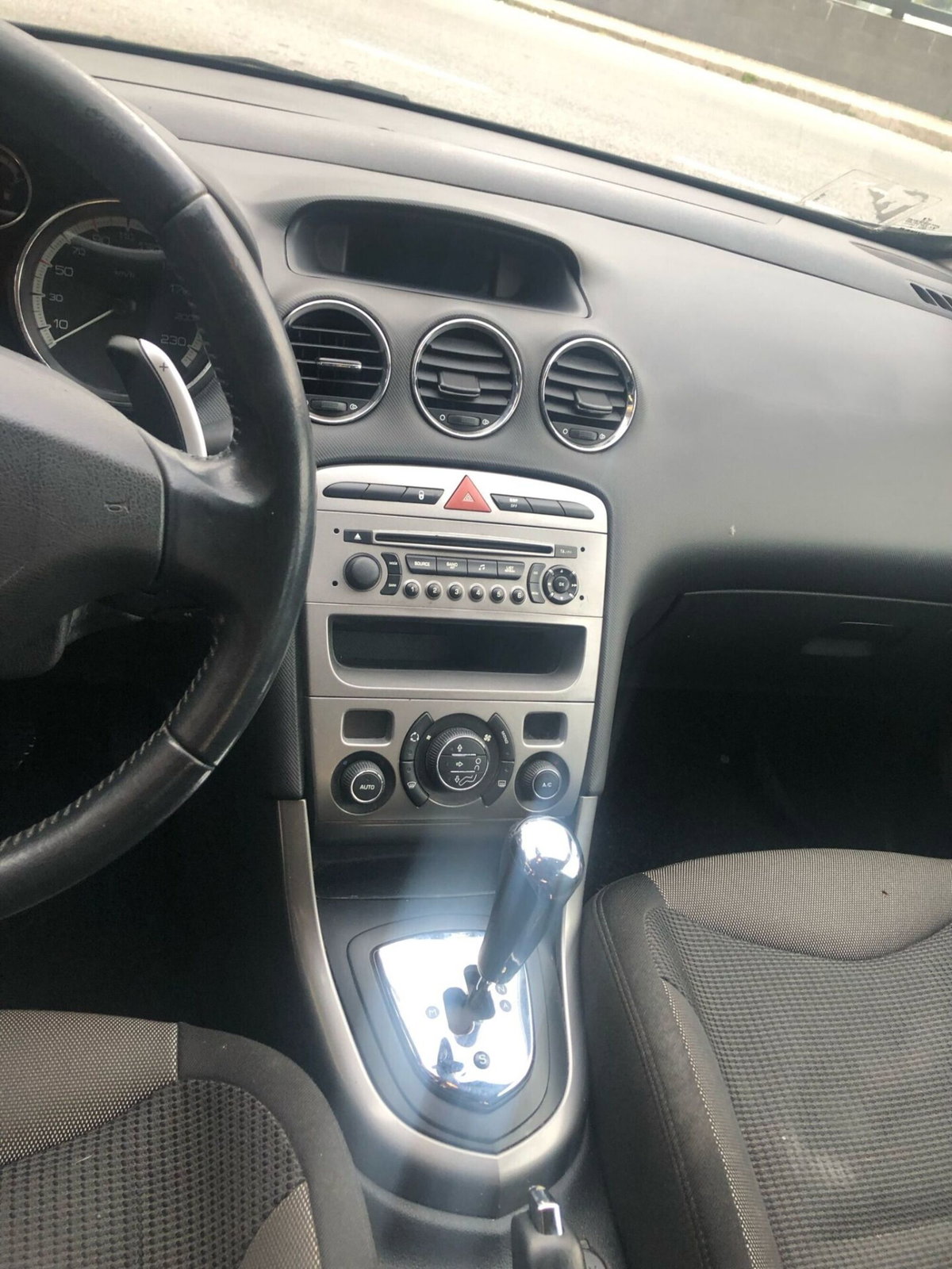 Peugeot 308 1.6 8V HDi 112CV cambio robototizzato 5p. Premium (14)