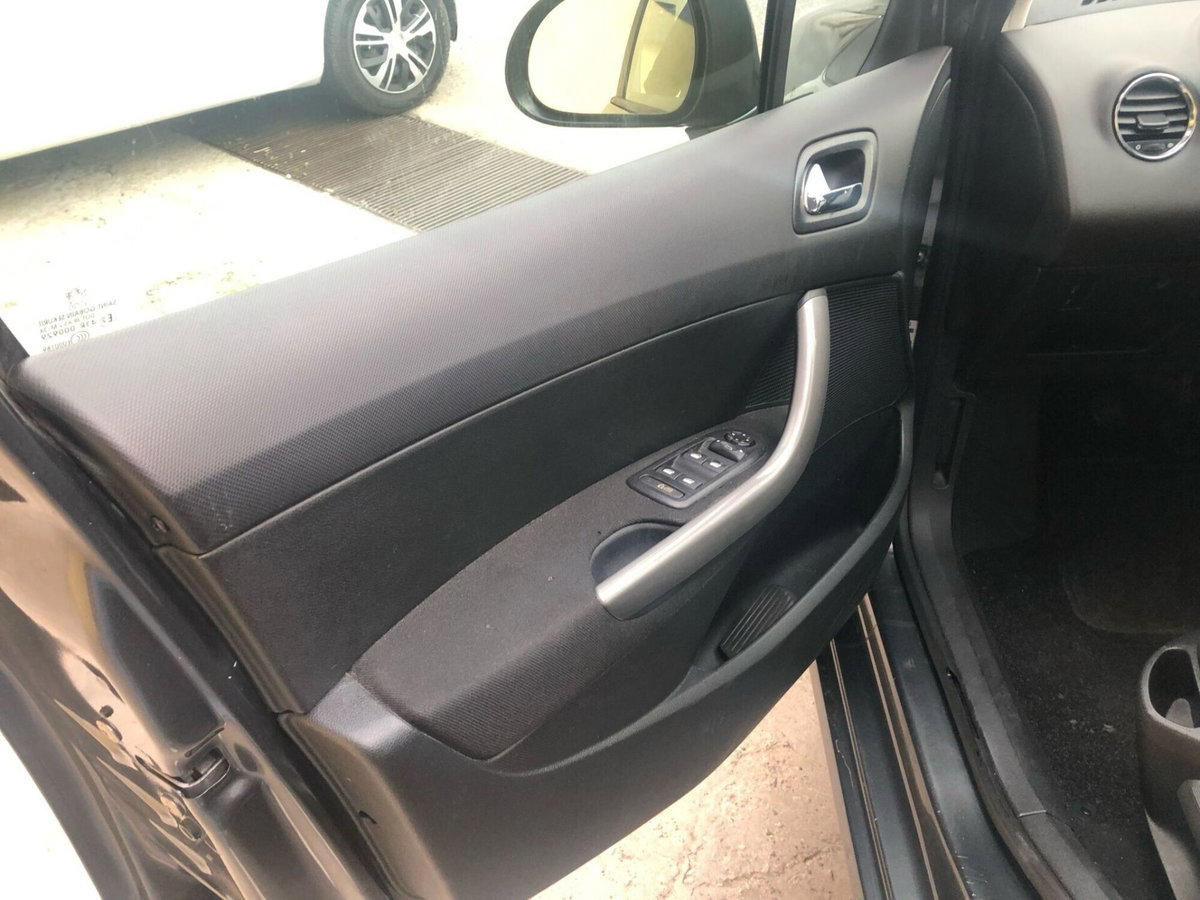 Peugeot 308 1.6 8V HDi 112CV cambio robototizzato 5p. Premium (15)