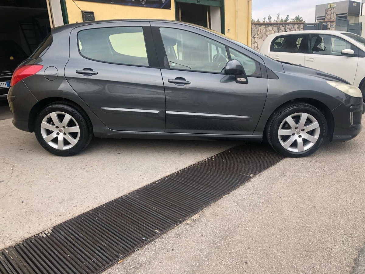 Peugeot 308 1.6 8V HDi 112CV cambio robototizzato 5p. Premium (2)